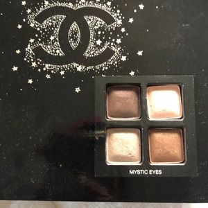 Quadra eyeshadow in Mystic Eyes